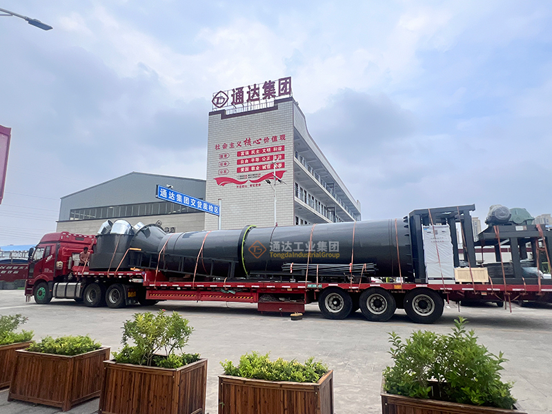 黑龍江克山年產(chǎn)5萬(wàn)噸顆粒有機(jī)肥生產(chǎn)線第一車(chē)裝車(chē)發(fā)貨