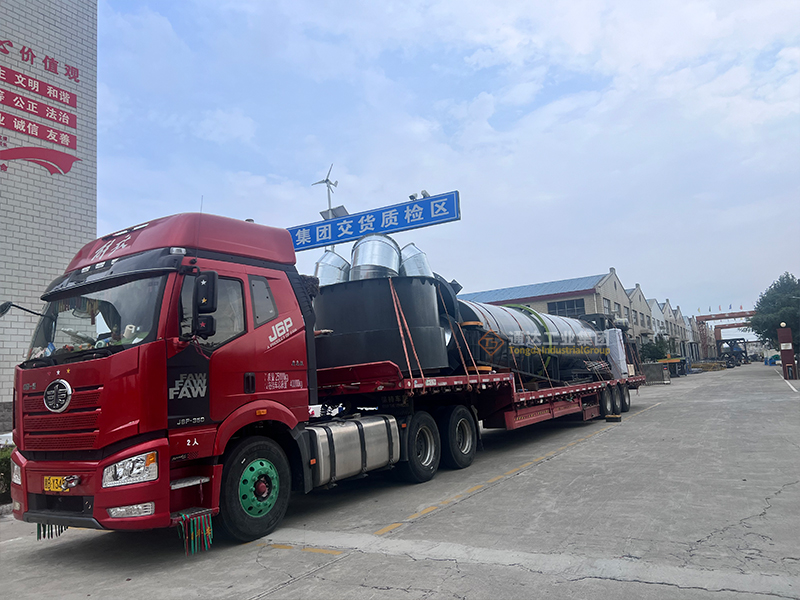 黑龍江克山年產(chǎn)5萬(wàn)噸顆粒有機(jī)肥生產(chǎn)線第一車(chē)裝車(chē)發(fā)貨
