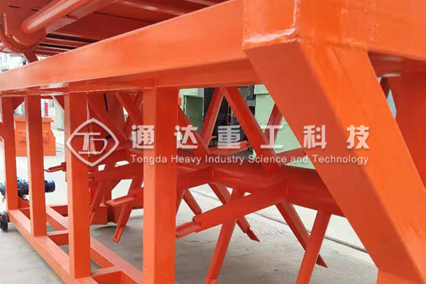槽式翻堆機(jī)