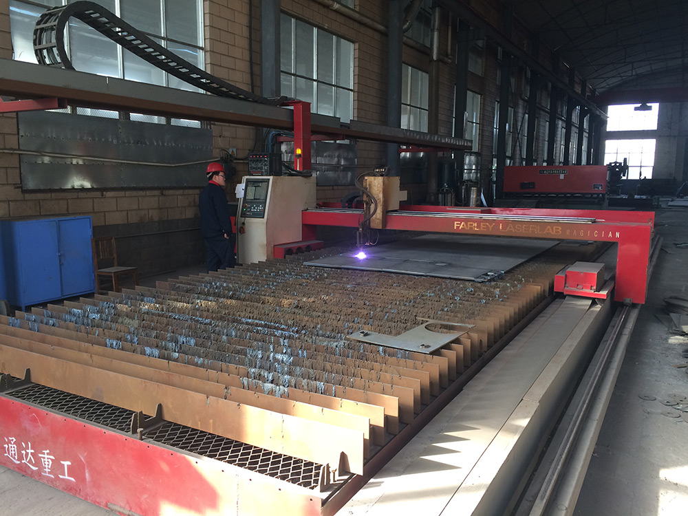通達(dá)重工金加工車(chē)間03