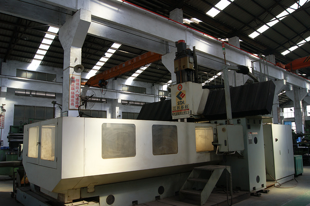 通達(dá)重工金加工車(chē)間01